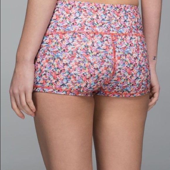 Lululemon Boogie Shorts size4 in Prism Petal Multi - Picture 7 of 7